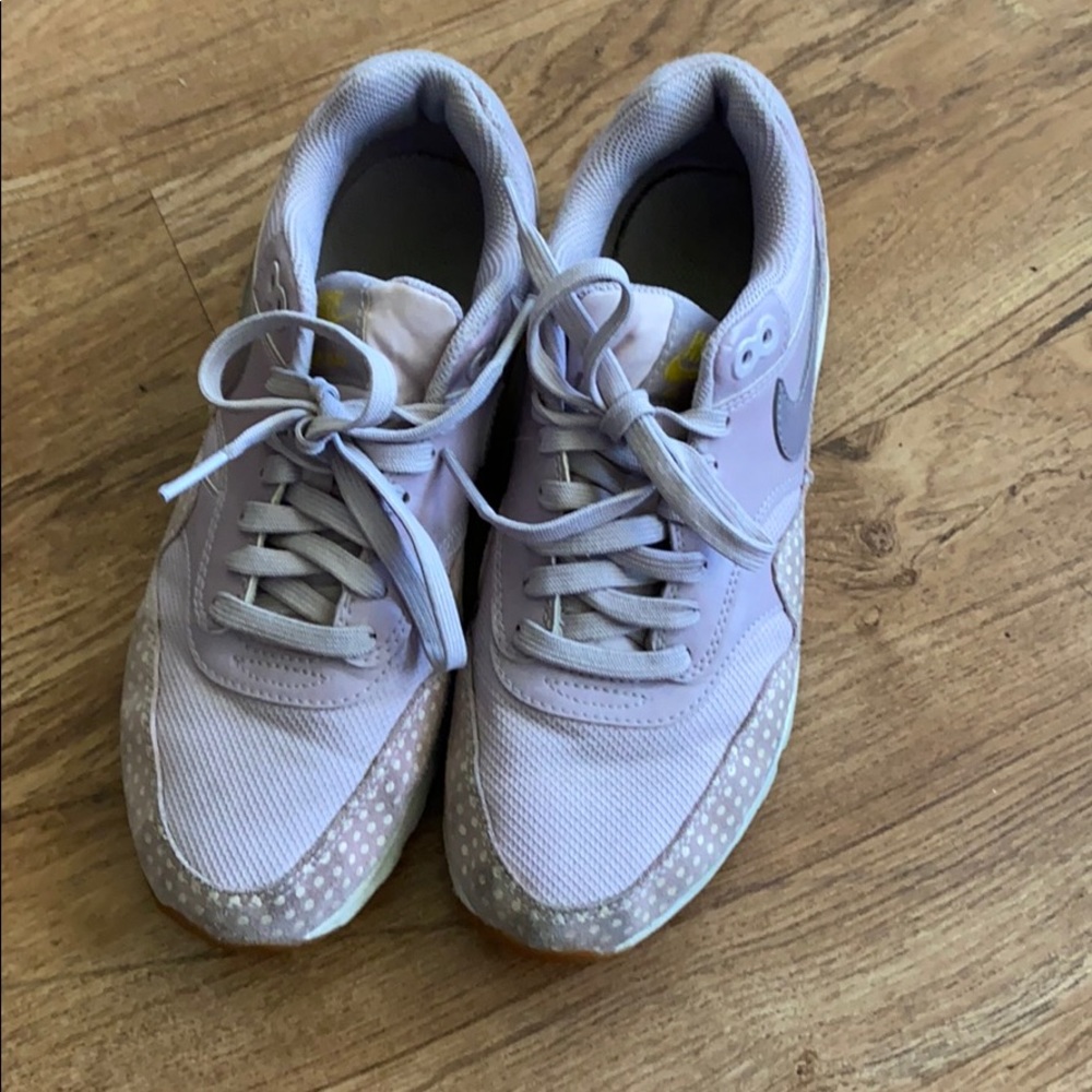 Nike Tennis Shoes